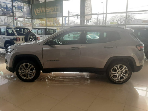 Imagen 11 de 23 de Jeep Compass Longitude Plus T270