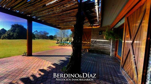 Amplia Y Desarrollada Casa De Excelencia En Barrio Golf- Ref: 365