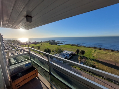 Imagen 2 de 22 de Apartamento De Diseño Remodelado Piso Alto Sobre Rambla Bajo De Precio! El Mejor Punto De Montevideo Y La Mejor Vista