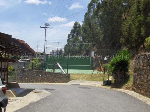 Imagen 3 de 10 de Townhouse En Venta Los Naranjos Del Cafetal Mls #22-20503 Excelente Townhouse Con Lindo Jardín Y Vista Panorámica. Ubicado En Calle Cerrada Con Vigilancia Y Distribuido En 3 Niveles.