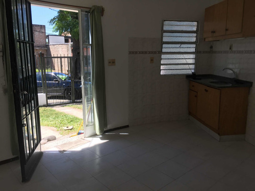 Casa 1 Dormitorio Y Cochera