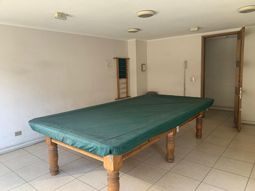 Hermoso Depto Central Al Costado Hospital Uc .