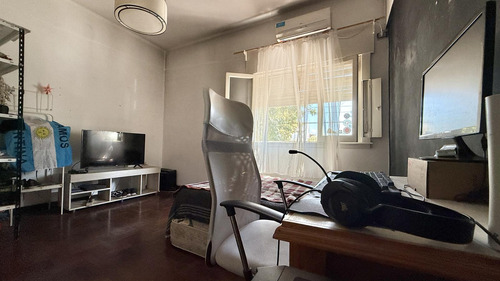 Venta Ph De 4 Ambientes En Primer Piso Por Escalera En Villa Real