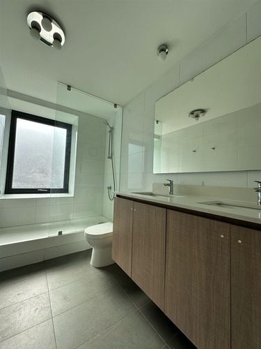 Departamento En Arriendo De 2 Dormitorios En Las Condes