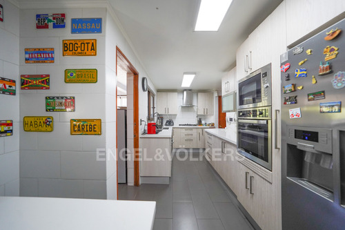 Casa En Venta - San Carlos De Apoquindo