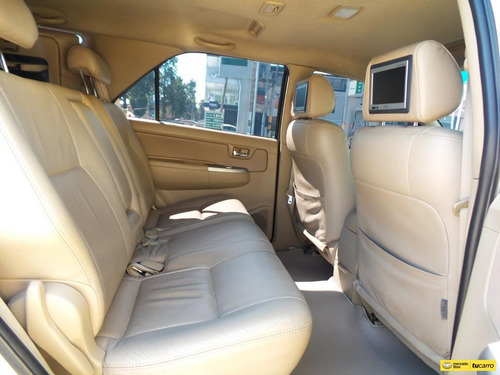 Imagen 13 de 25 de Toyota Fortuner Sr5 Urbana