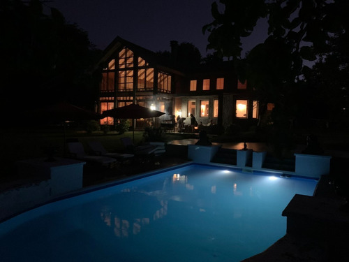 Imagen 18 de 27 de Espectacular Casa Con Diseño Paisajístico De Primer Nivel