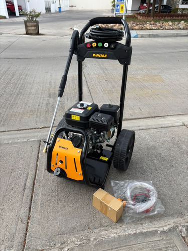 Hidrolavadora A Gasolina Dewalt 4200 Psi Motor Honda Ocre (Usado)