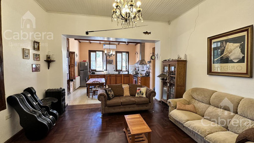 Casa De 3 Dormitorios Con Pileta En Venta, La Plata