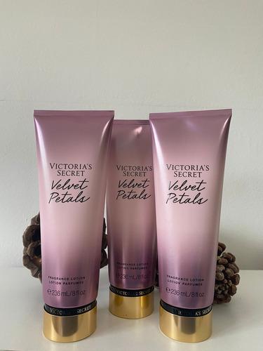  Loción nutritiva para cuerpo Victoria's Secret Velvet Petals Nourishing Hand & Body Lotion en pomo 236mL fruity gourmand