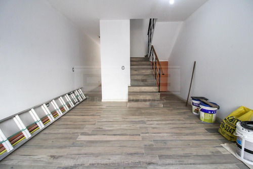 Amplios Triplex A Estrenar 5 Ambientes, Excelente Ubicación - Olivos