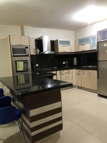 Casa En Venta Con Dos Apartamentos Anexos