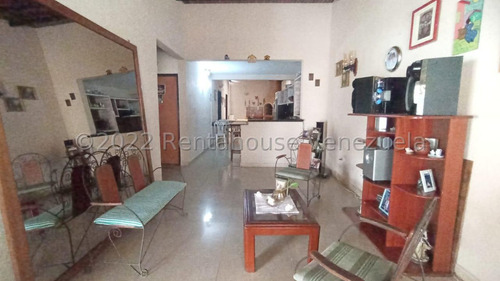 Linda Y Conservada Casa En Urbanismo Privado La Piedad Norte Cabudare Gabriela C