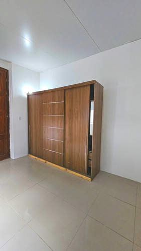 Casa En Tres Cruces, Con Renta De $ 32.000/mes Con Garantía Anda. A 1 Cuadra De Bulevar Artigas Y 2 Del Shopping Y Terminal
