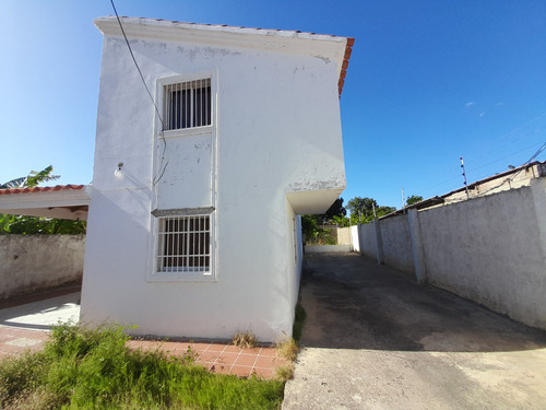 24-13754 Casa Estilo Townhouse En Venta Coro Sector Concordia Lista Para Habitar Y Con Centrica Ubicacion 04r