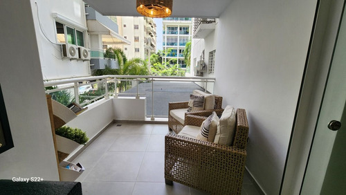 Alquiler Apartamento 2 Habitaciones, 2.5 Baños Y 1 Parqueo