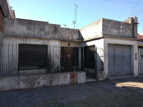 Pasteur 900 Casa En Lote Propio Con Posibilidad De Edificar