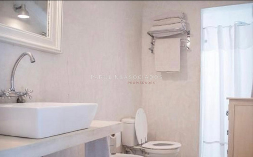Casa En Venta De 3 Dormitorios En Manantiales- Ref: 3836