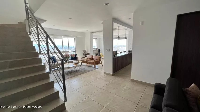 El Refugio. Venta - Penthouse De 2 Niveles, 4 Recámaras