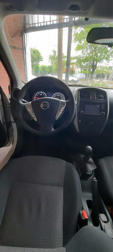 Imagen 10 de 11 de Nissan Versa 2015 1.6 Advance Mt C/gnc