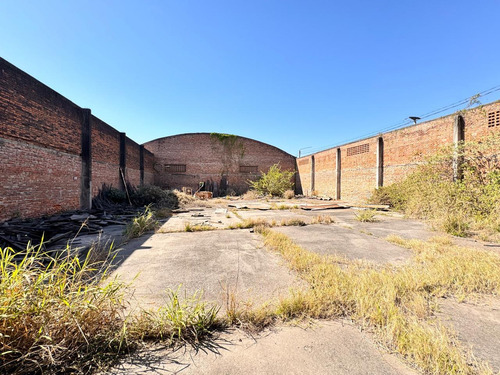 Galpón De 750 M2 + Terreno Con Contrapiso De 607 M2 En Venta, Av. Jujuy Al 1700, Smt