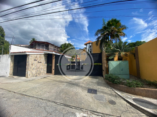 En Venta Bello Townhouse En Res. Villa Paradise, Urb. Barrio Sucre, Maracay 005jsc
