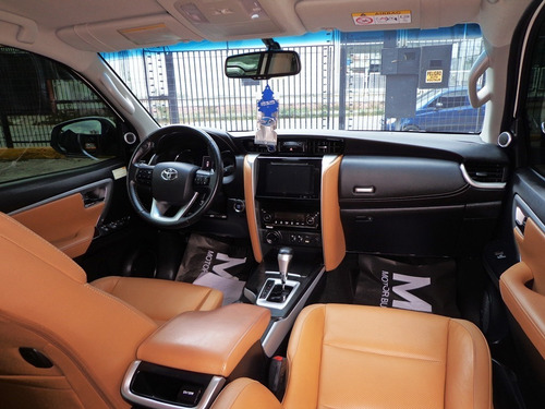 Imagen 7 de 11 de Toyota Fortuner Dubai Vxr 2019 V6 4x4 Automático