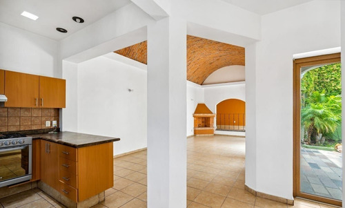 Casa En Venta En San Miguel De Allende: La Cañada Un Piso Y Estilo Colonial