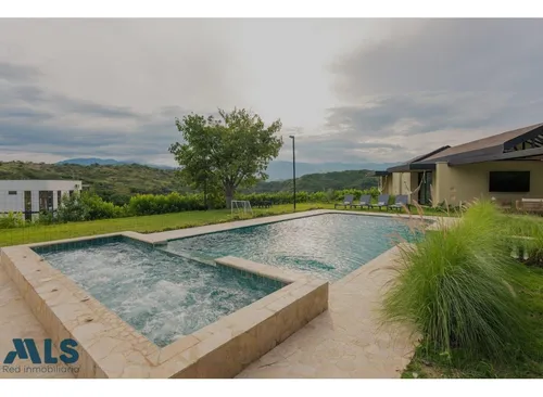 Vida De Lujo O Inversión: Tu Oasis En San Jeróni...(mls#252382)
