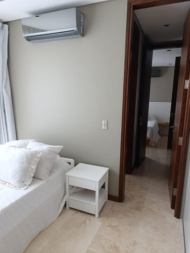 Casa En Venta. Totalmente Amoblada. Saint Thomas Oeste.