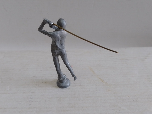 Adorno Jugador De Golf De Metal Con Base En Un Solo Pie (Usado)