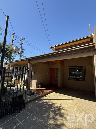 Casa En Venta De 4 Dorm. En Chillán