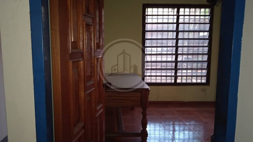 Hermosa Casa Céntrica Ideal Para Proyecto Comercial En La Urbanización Los Caobos. 002jsc