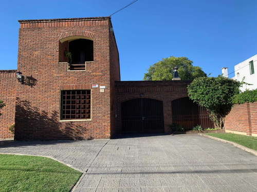 Casa Cuatro Dormitorios Tres Baños Uno En Suite
