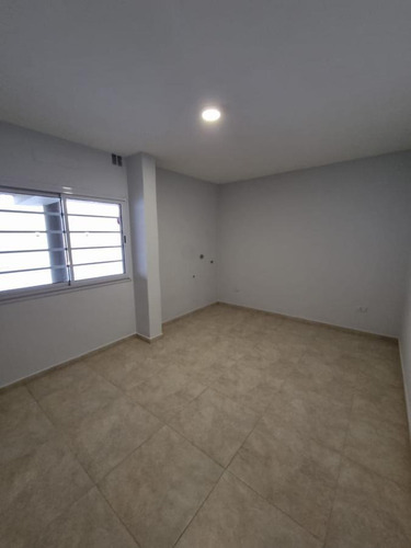 Imagen 12 de 16 de Local A Estrenar En Villa Ballester