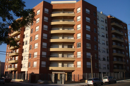 Departamento 3 Amb. Con Cochera - Catamarca Y Saavedra