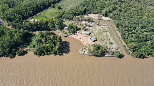 Camping En Isla En Belén De Escobar.-