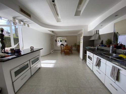Imagen 6 de 15 de Importante Casa Villa Allende Golf - 5 Dorm / 2 En Planta Baja - 270 Cub Pileta Lavadero