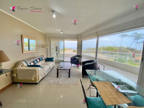 Venta De Apartamento De 2 Dormitorios Frente Al Mar En Mansa Punta Del Este 