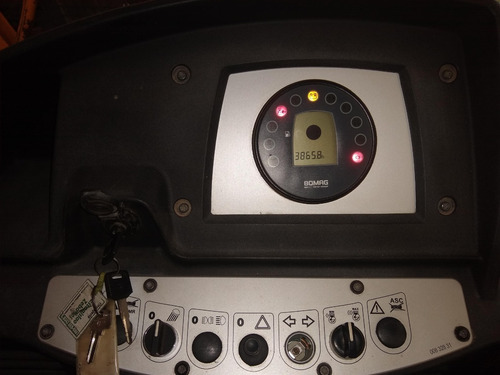 Imagen 7 de 14 de Vibrocompactador Pata De Cabra Bomag Bw 211 D-40