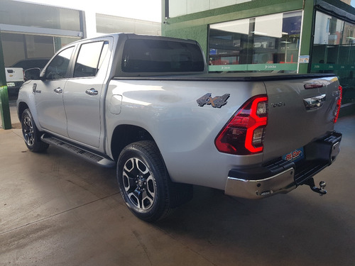 Imagem 6 de 13 de Hilux Srx 2.8 Diesel 4x4 Automatic 204cv 2021/2021 Prata Top