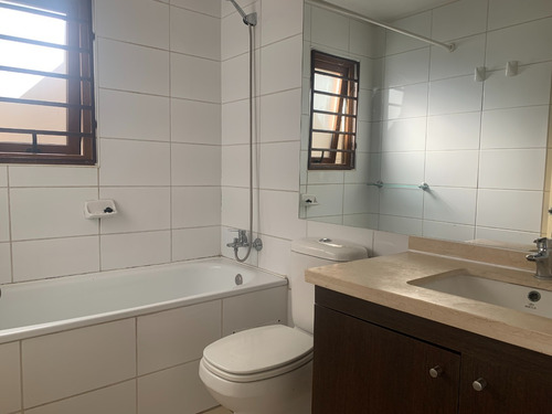 Casa Barrio Altos Del Parque Sur 3d+3b Cod. 40826