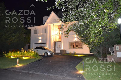 Imagen 3 de 18 de Impecable Propiedad De Amplios Ambientes A La Venta En Club De Campo El Lauquen!