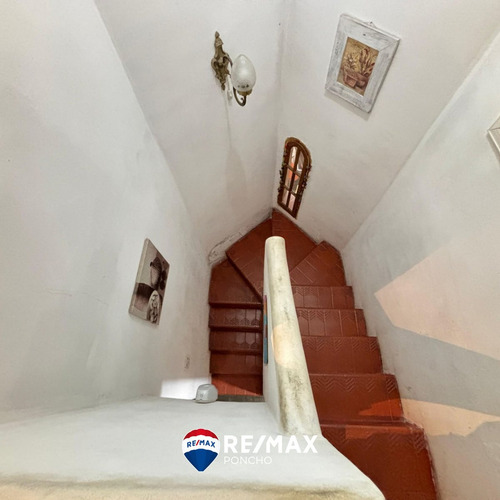 Venta Casa 2 Plantas - B°920vv. - Catamarca