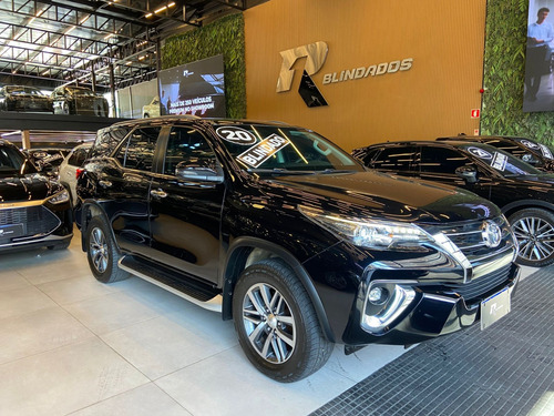 Toyota Hilux SW4 2.8 SRX 4X4 7 LUGARES 16V TURBO INTERCOOLER DIESEL 4P AUTOMÁTICO