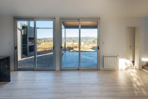 Imagen 5 de 12 de Villa Carlos Paz / Complejo Cerrado Con Vista
