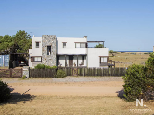Casa Con Piscina Y Gran Terreno