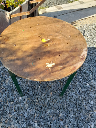 Mesa Tapa Redonda Giratoria Con Caja Con Ruleman Debajo.