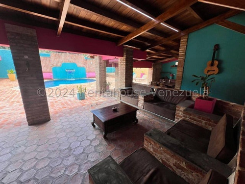 Casa De Campo En Venta En Sector Ojo De Agua El Castaño Remodelada Con Planta Electrica Piscina Y Sistema De Seguridad Kg:25-2941