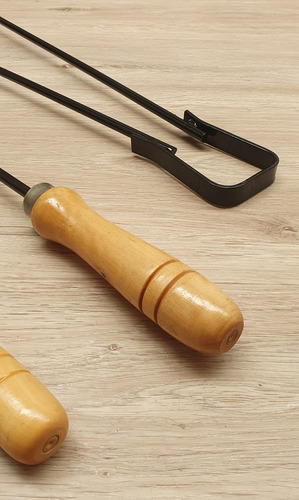 Kit Parrillero 4 Piezas Con Soporte De Pared Asador Completo